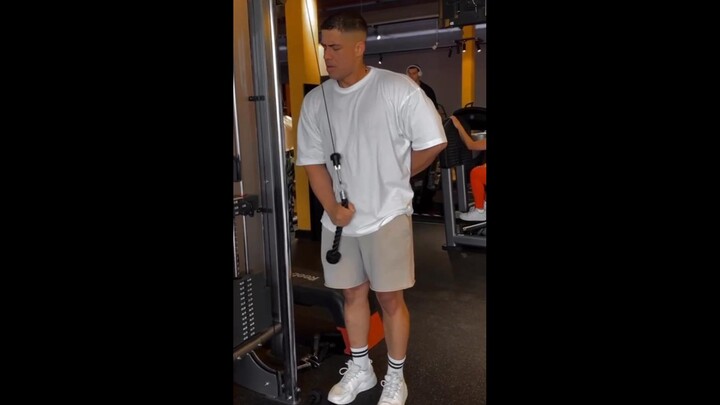 Các động tác tập gym nhất định phải làm chuẩn (biao)