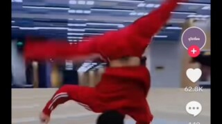 Foreign netizens are blown away by Chinese idol Xia Zhiguang's incredible martial arts skills! So co