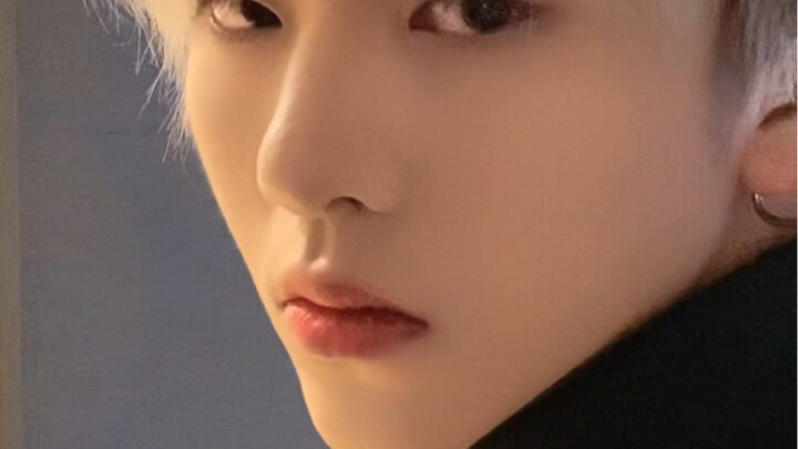 仔细看，这个真正的man在发光