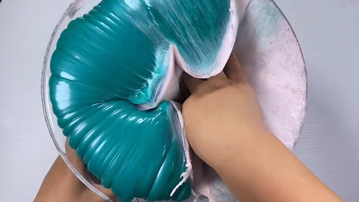 『SLIME』Not So Relaxing But The Crunchy Peeling Of The Skin