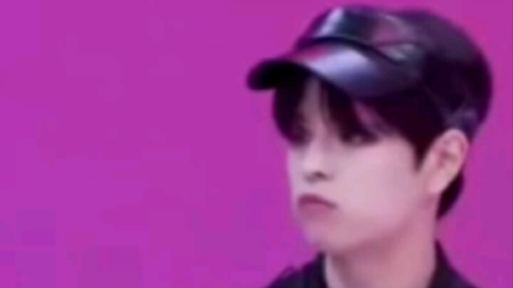 ชั่วขณะหนึ่ง จนไม่รู้เลยว่าเจ้าหมาน้อยสีทองกำลังหึงใครอยู่