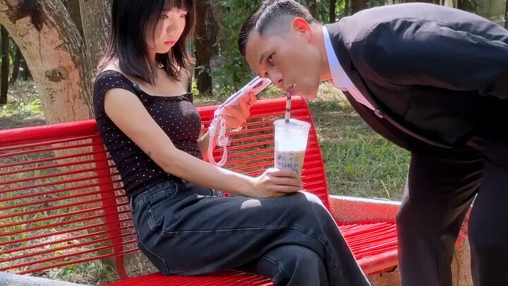Minumlah dua teguk teh susu Anda