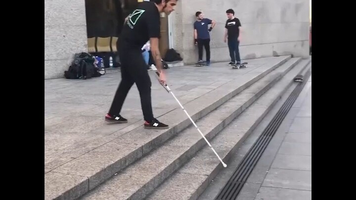 Thành thạo đến mức không giống người khiếm thị