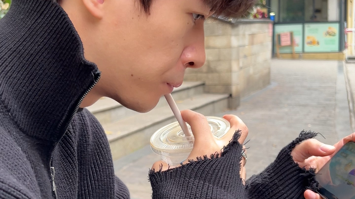 Lolita, JK, sheath dresses—what kind of group are you into?