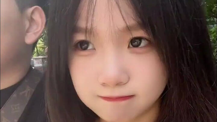 ขอถามหน่อยครับ ผู้ชายคนนี้ได้รับการฝึกอบรมแบบรวมศูนย์มาหรือเปล่า?