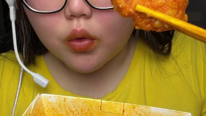 Cậu bé đập ngói nào mà chẳng muốn cùng cô ấy cãi nhau một trận cho ra lẽ?