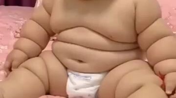 ang cute tumawa.. nakakahawa😂😂😂😂😂