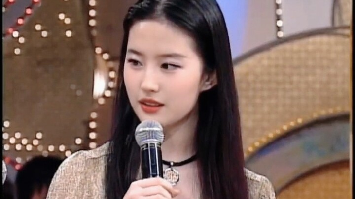 Hilarious! Xiao Fei is not only polite but also such a smooth talker—no one can compete with her, ha