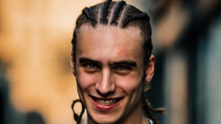 Abang ganteng yang imut dan sedikit nakal di street style