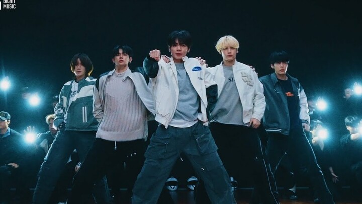 มุมกล้องในห้องซ้อมของ BIGHIT เหนือกว่าเวที MAMA อย่างชัดเจน! TXT Dance Break สุดปังปลายปี ในห้องซ้อม