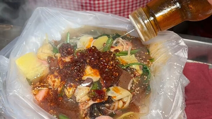 Món mala tang kiểu cũ chỉ 8 tệ một tô trên đường phố Đông Bắc!!!