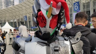 Kehidupan|Coser "Kamen Rider" di Konvensi Anime