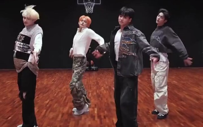 Jeon Jungkook และ [TXT] Choi Yeonjun Choi Soobin Hueningkai ไล่ตามความรู้สึก ท้าทาย Tik Tok231014