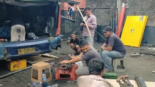 SEMUA KERJA KERAS..‼️PAK SURYO PIMPIN LANGSUNG PROSES PASANG PAKING DEKSEL BUS ALS 378