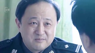 霸道警察看不起小伙，并扬言要拘留人家，得知真实身份后秒怂
