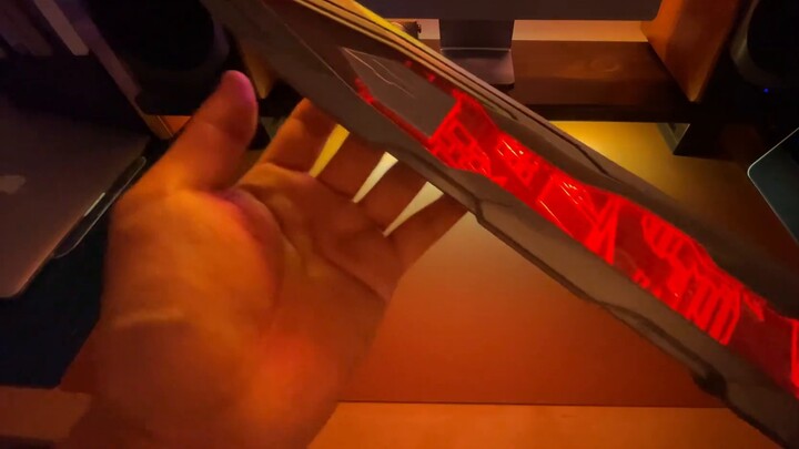 [Kamen Rider Saber] 80cm Ultimate Holy Sword Linked with Ancient Dragon Transformation and Posing! !