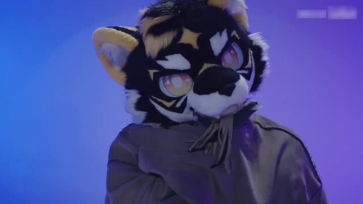 Fat Black Tiger covers the entire song [GUILTY] This is art!