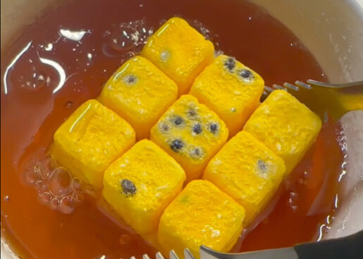 في اللحظة التي سقط فيها، ارتجفت المشابك كلها...