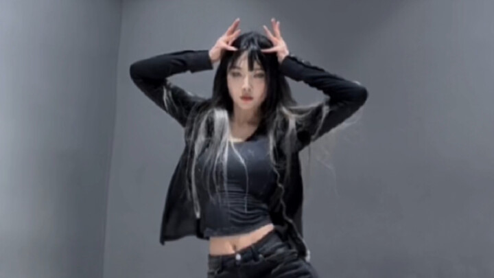 เฮ้ มีเวอร์ชั่นสตูดิโอเต้นรำในอัลบั้มด้วยนะ｜ปก Born to me