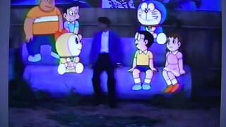Percakapan antara Doraemon dan Nobita dan guru Fujiko F. Fujio