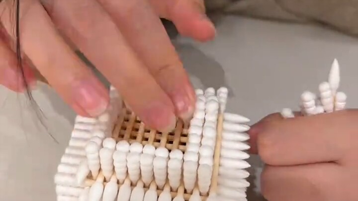 Is there anyone good at math who can figure out how many cotton swabs were used?