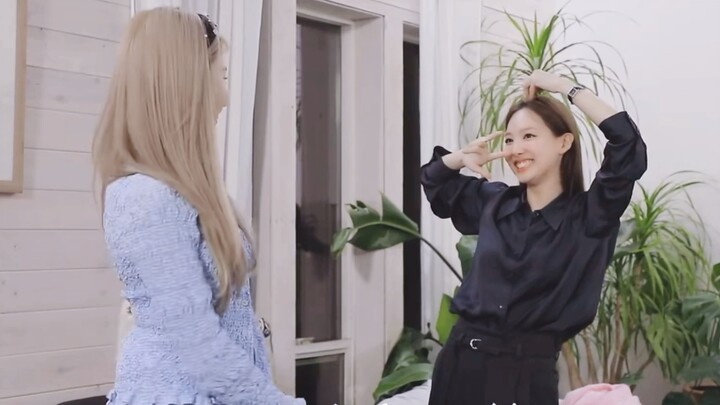 Hai bạn này thực sự nghiêm túc tham gia show hẹn hò đấy nhỉ, đỏ mặt bao nhiêu lần rồi cơ chứ?