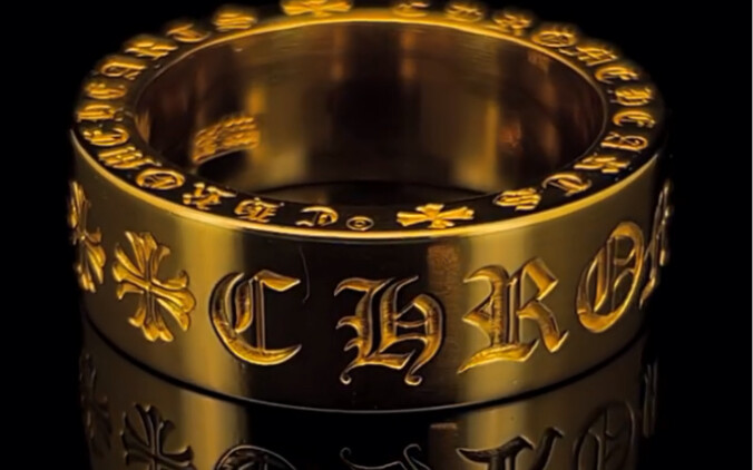 Cincin seperti ini benar-benar sulit untuk dilepaskan dari tangan!