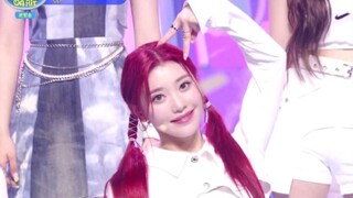 KEP1ER主打"UP!"回归秀初舞台！