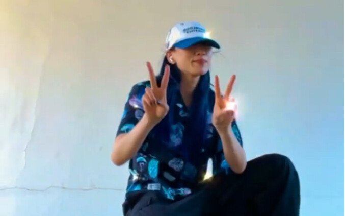 BadaLee #PaintMeNakedChallenge The super cool Bada is here to dance to Ten’s new song!