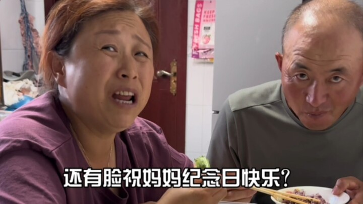 When parents start showing off their love, it’s seriously suffocating…