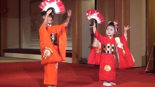 น้องสาววัย 5 ขวบและ 2 ขวบ เต้นรำแบบญี่ปุ่น