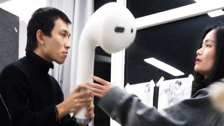 【Art Teacher Driven Crazy by Students】 Student: So it was you who said you'd confiscate my headphone