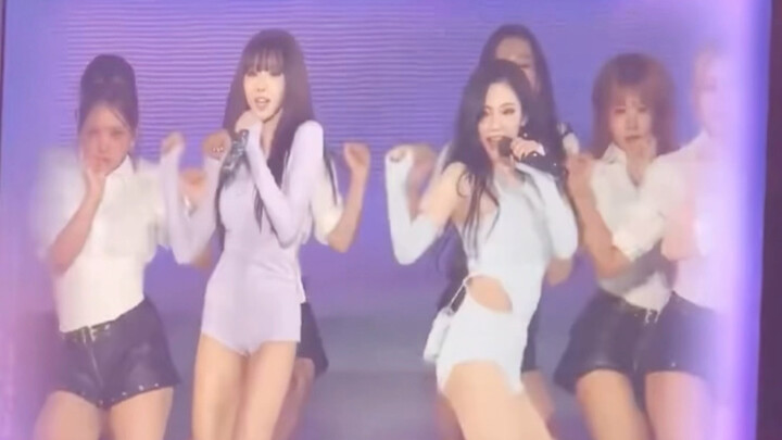 Đây là đang làm gì vậy? Giselle cùng SM Rookies lên sân khấu bỗng chốc trở thành vũ công phụ, thậm c