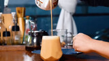 [Ẩm thực] Làm trà sữa caramel tại nhà chuẩn vị, nguyên liệu đơn giản