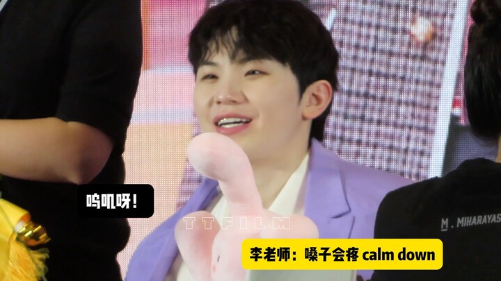 เคอหล่า: อูจีหยา อูจีหยา อูจีหยา! คุณครูลี่: คอจะเจ็บแล้ว～ใจเย็นๆ นะ ใจเย็นๆ