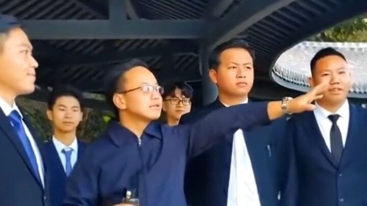 College student wears an administrative jacket to mimic a leader’s campus inspection; in the end, th