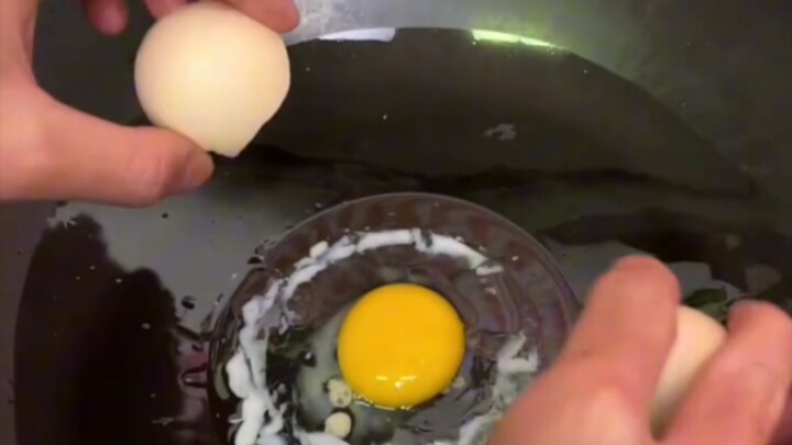 Saat Lebaran di rumah, kalau mau masak satu kali aja, aku harus cuci tangan sampai 800 kali!