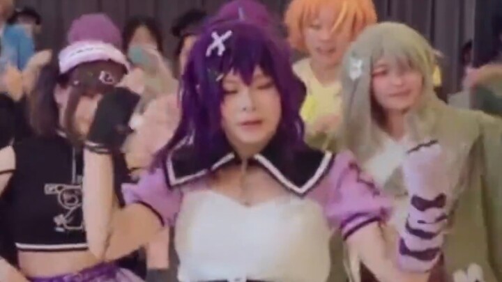 العشب، نينغ نينغ، تايغ، وصلنا إلى النهاية (ملخص شخصي لرقصة الكعك o) (يتضمن بعض الفتيات من مجموعة ws)