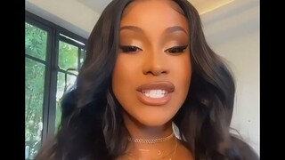 كاردي بي لديها أيضًا عمل جانبي! تكسب 45 مليون دولار سنويًا من OnlyFans!