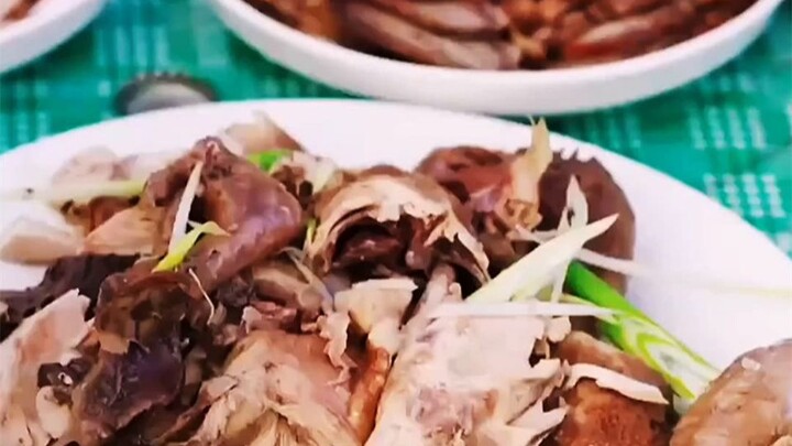 แขกสั่งไก่ย่างทั้งตัว แต่ในจานกลับมีแค่ขาไก่ครึ่งเดียว แขกสั่งไก่ย่างทั้งตัว แต่ในจานมีแค่ขาไก่เดียว