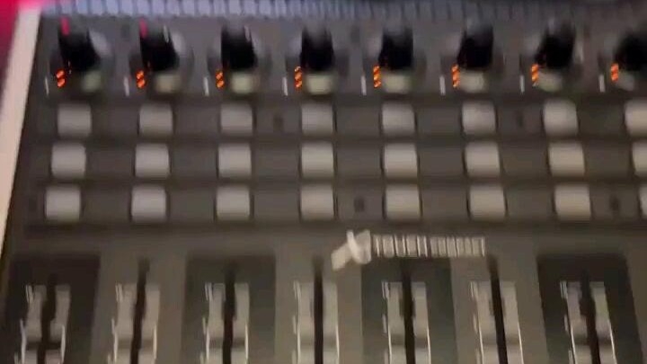 ประติมากรรมข้อมูลสดนี้ โดย Refik Anadol