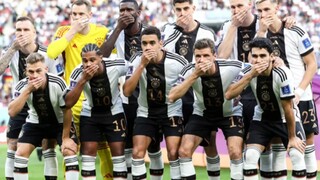 Mengapa tim Jerman menutup mulutnya sebelum pertandingan?