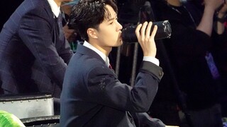 ทั้งหมดนี้สมจริงจนรู้สึกว่าอีกไม่กี่วินาทีข้างหน้าขาของเสี่ยวหวังที่ยกขึ้นจะเตะเข้าหน้าเลย ท่าทางและ
