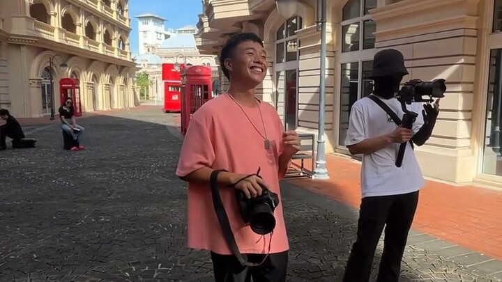 Ghost Photographer Teaches You How to Walk in a Cheongsam for Effortless Elegance