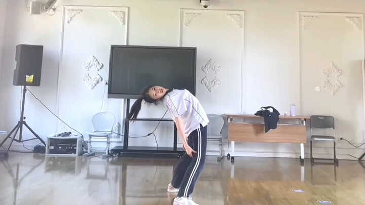 06 طالب في الصف الثاني الثانوي 【unforgiven】 اضغط للدخول وستكون سعيدًا بالتأكيد! أنا أجيد الرقص بجدار