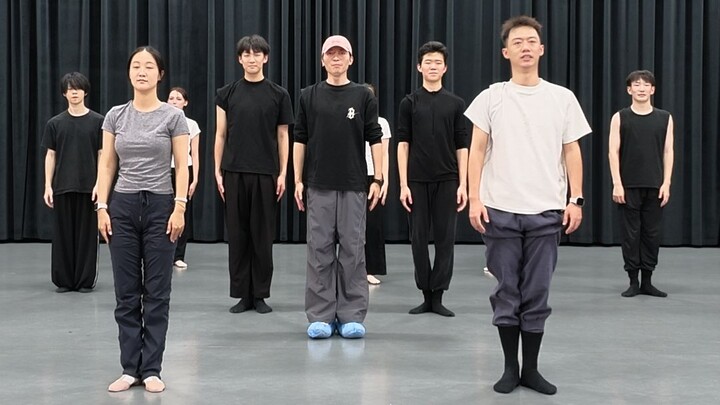 Giảng viên và sinh viên Học viện Vũ đạo Nam Truyền thử thách “bước nháy mình”
