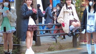 Jalan Pelayan Wanita yang Ramai di Tokyo