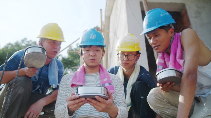 الوجبات المعلبة، بالإضافة إلى كونها "تُستلم"، هي أيضًا شيفرة اجتماعية منذ الصغر وحتى الكبر.