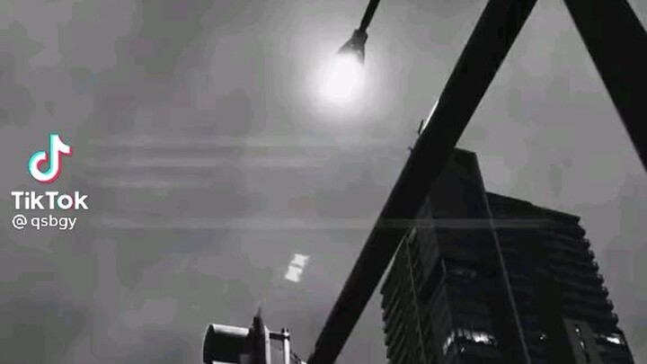 pergilah aku takkan menahanmu