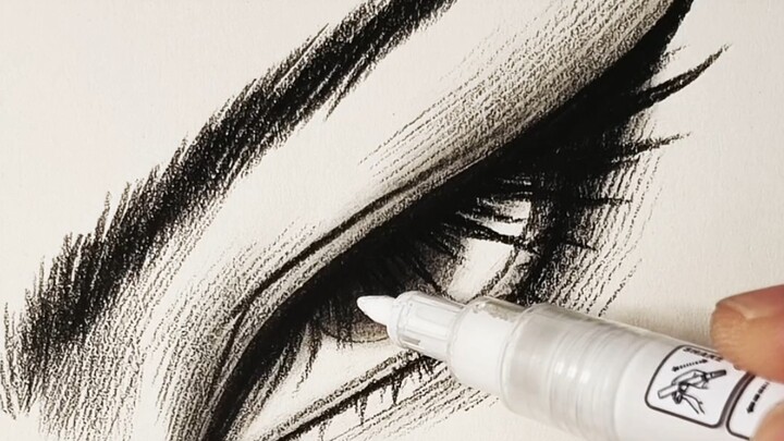 Is it this three-white-eye look?